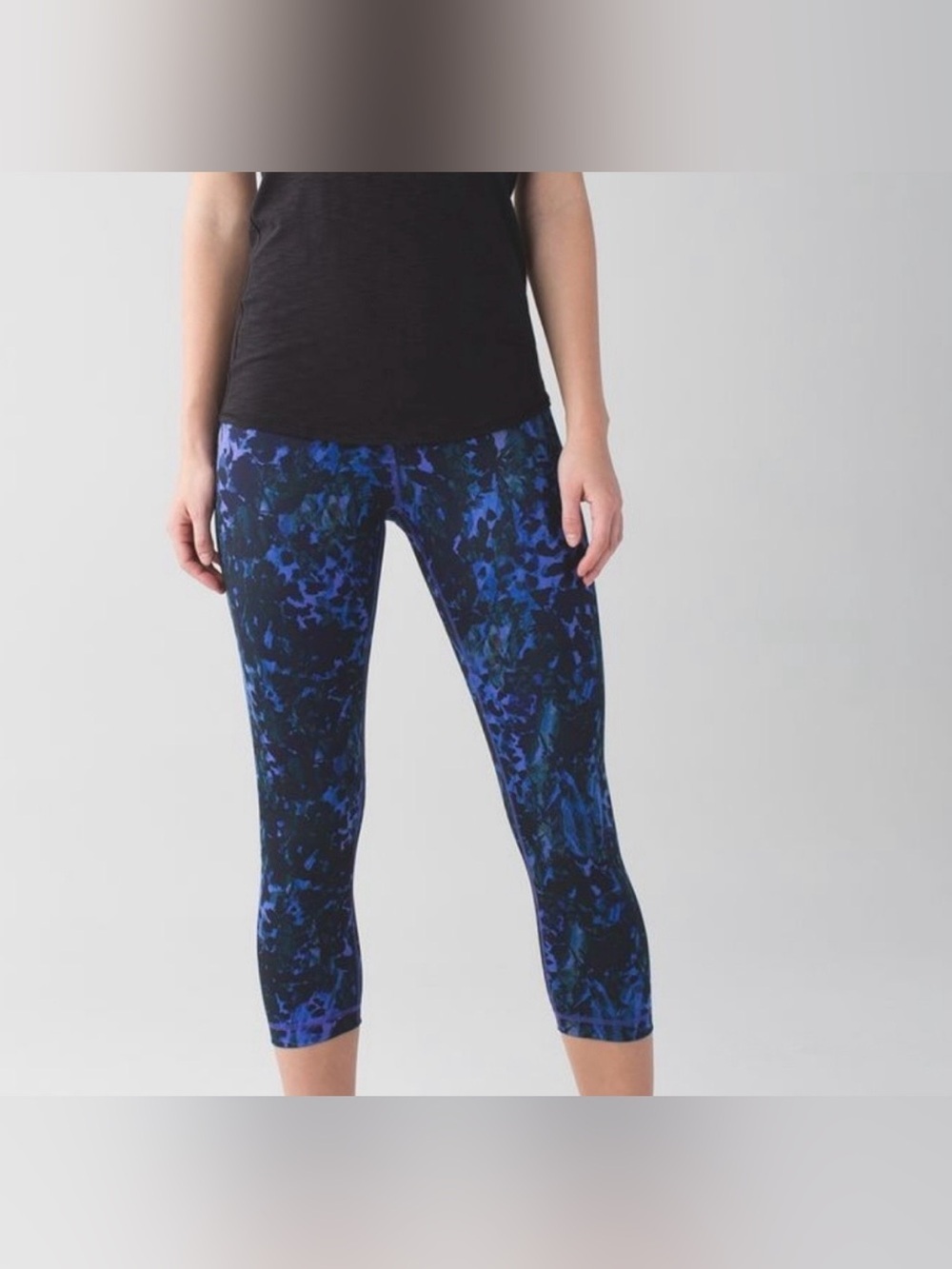 Lululemon Wunder Under Crop II Blue Floral Sport Iris Flower Multi Size 2 NWOT